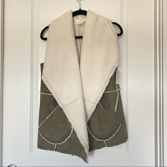 NWT Caslon Reversible Faux Shearling Vest GREEN/IVORY - SIZE M - Picture 8 of 12